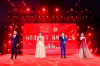 《严阵以待》queen的枪位置